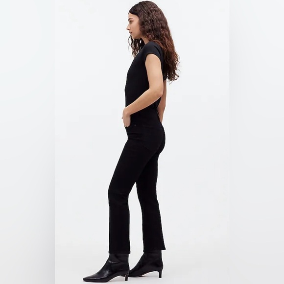 Madewell|Mid rise kick out jeans in solid black,size 31 tall•••Classic staple - Picture 6 of 16